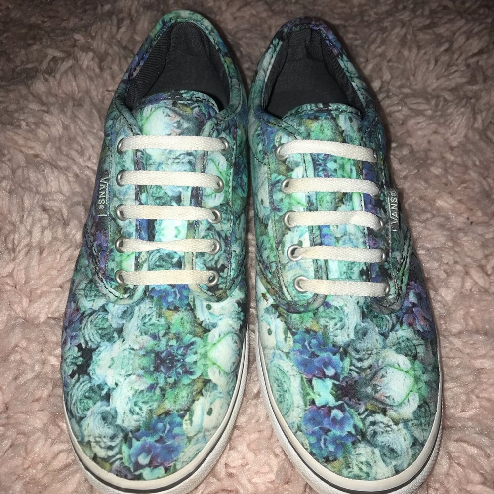 Beautiful “never worn before” Vans